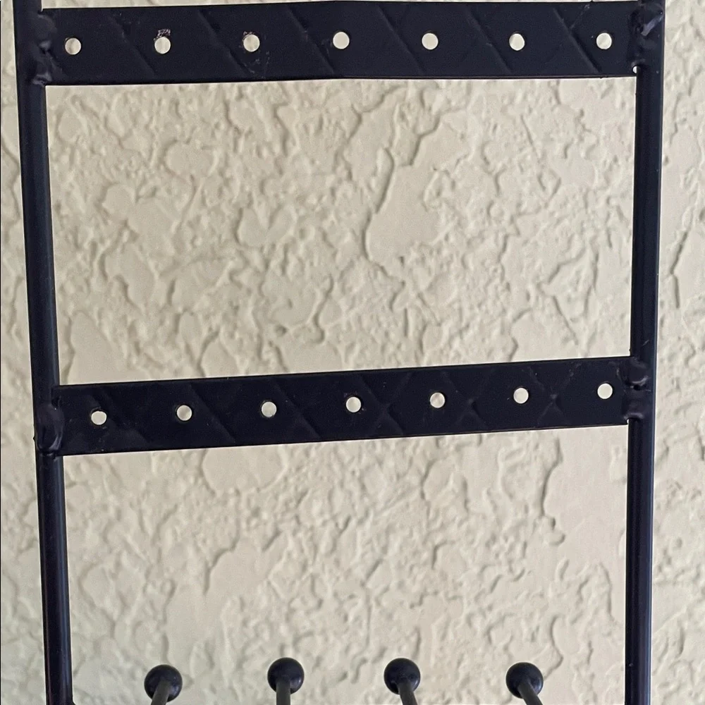 Black Metal Jewelry Organizer